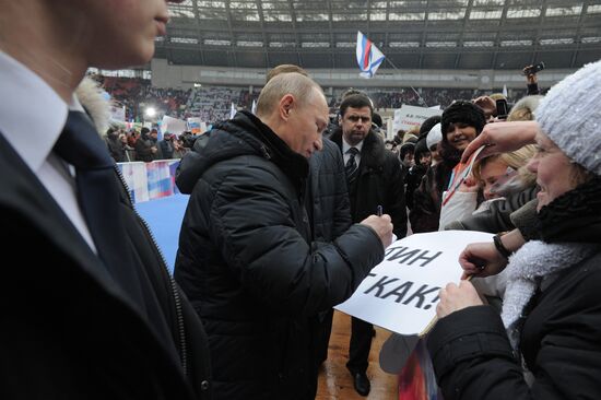 Putin addresses his supporters at "Defend the Nation!" rally