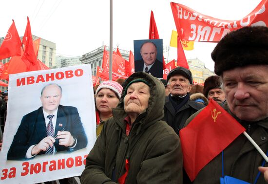 Communist Party supporters rally on Theater Square