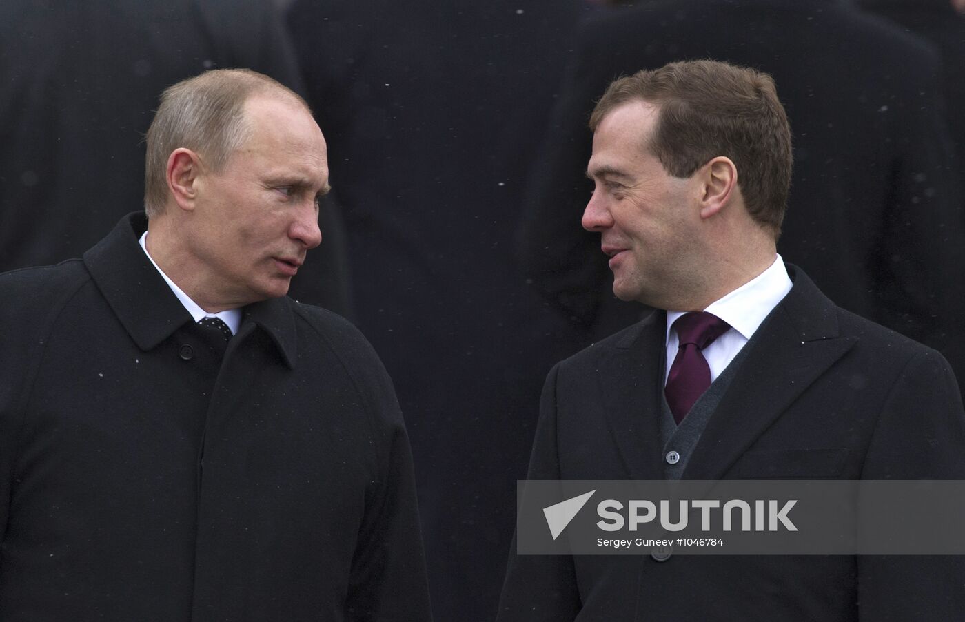 Medevedev, Putin at Tomb of the Unknown Soldier, 23 February