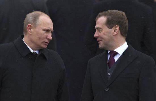 Medevedev, Putin at Tomb of the Unknown Soldier, 23 February