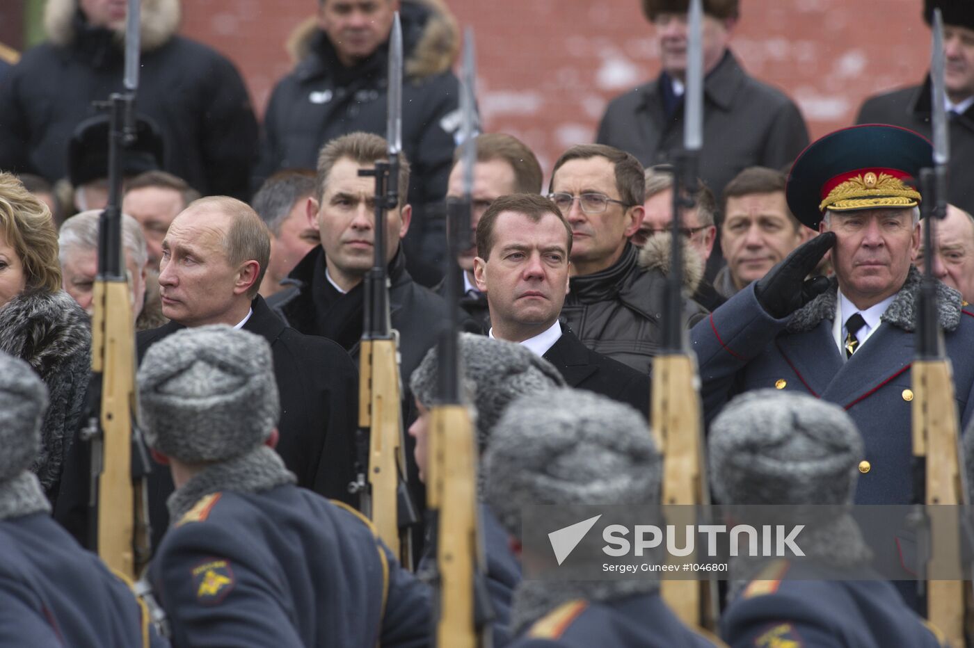 Medevedev, Putin at Tomb of the Unknown Soldier, 23 February