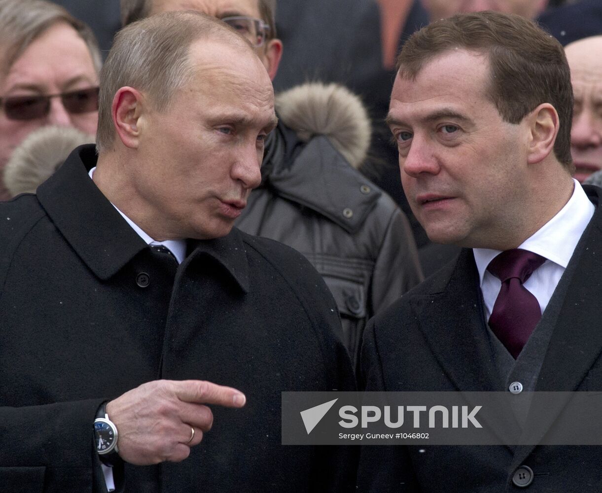 Medevedev, Putin at Tomb of the Unknown Soldier, 23 February