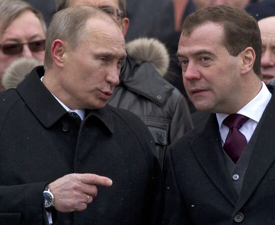 Medevedev, Putin at Tomb of the Unknown Soldier, 23 February