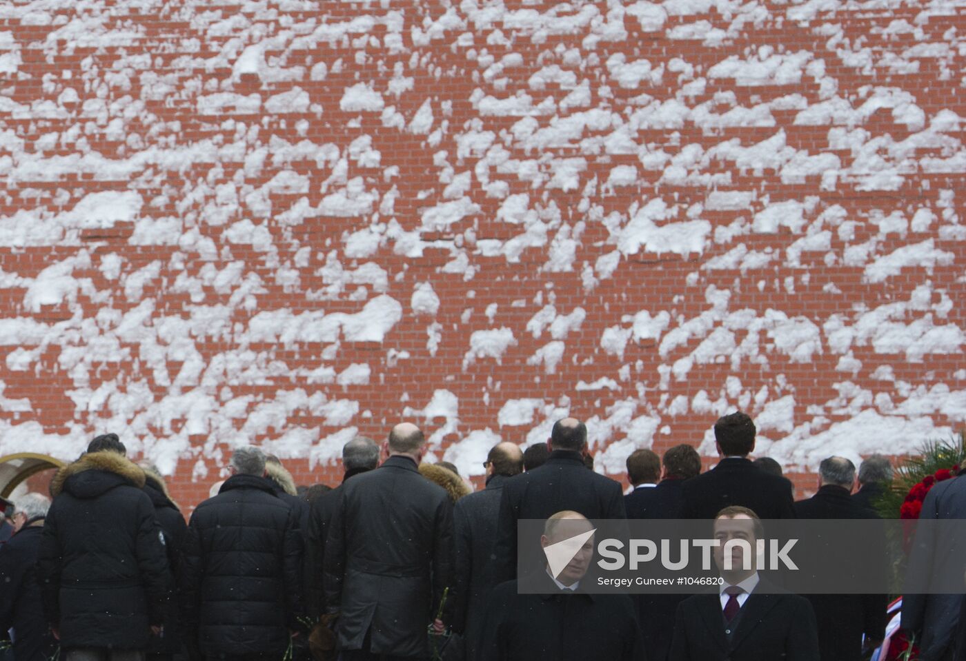 Medevedev, Putin at Tomb of the Unknown Soldier, 23 February
