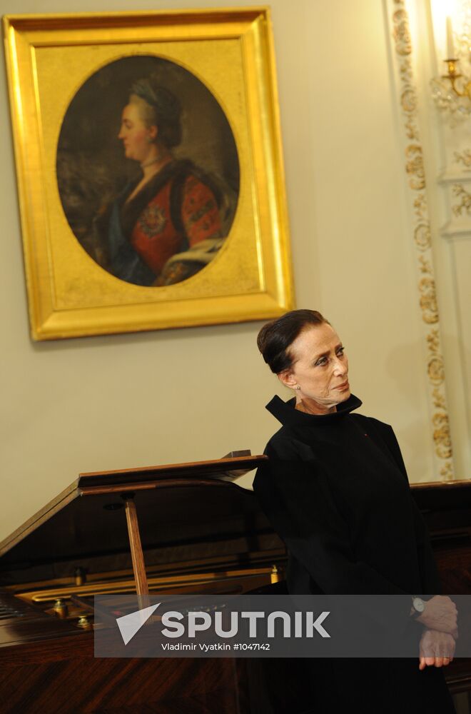 Order of Legion of Honor presented to Maya Plisetskaya