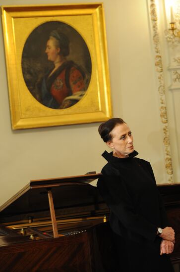 Order of Legion of Honor presented to Maya Plisetskaya