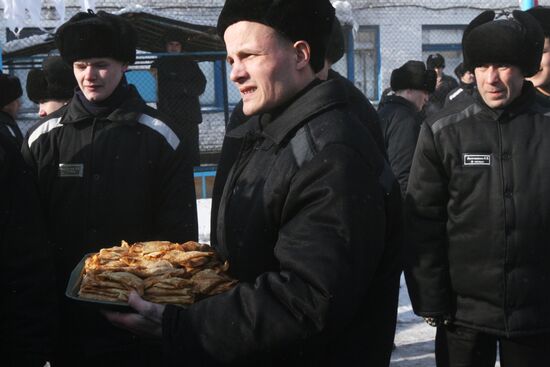Shiroka Maslenitsa celebration in the colony № 12 in Omsk