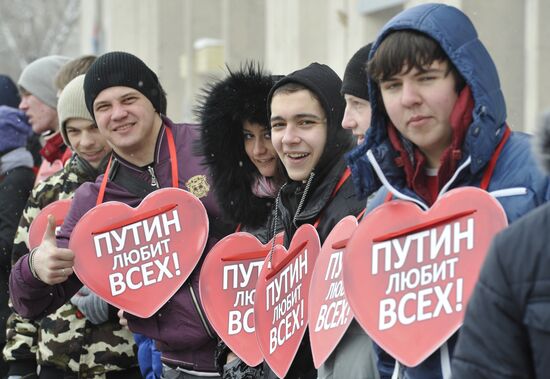 Supporters of Vladimir Putin stage rally in Moscow