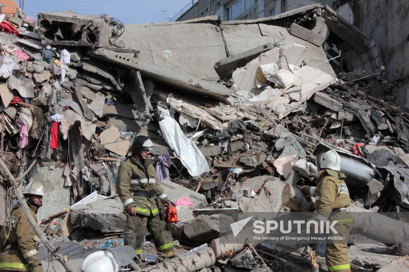 Residential building block collapses after gas explosion