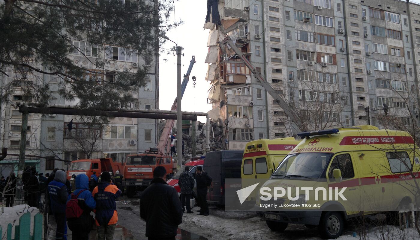 Residential building block collapses after gas explosion