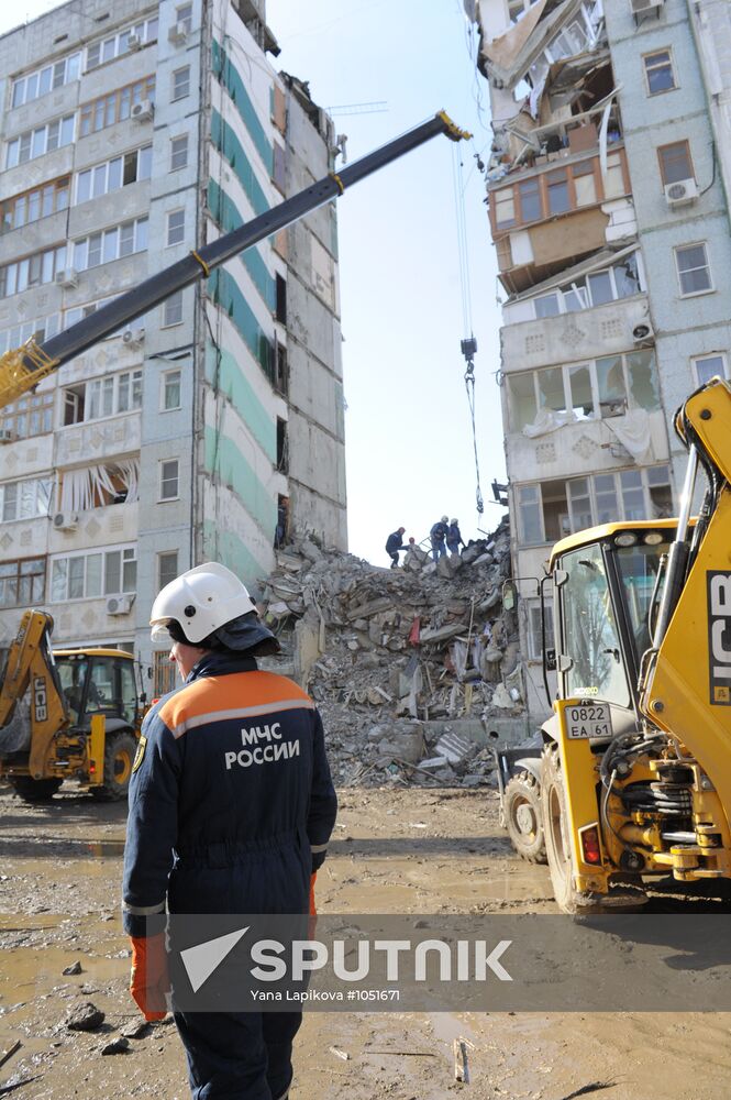 Apartment block collapses in Astrakhan