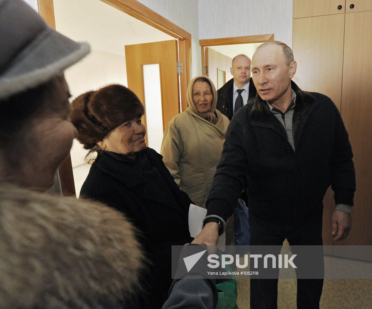 Putin visits site of collapsed house in Astrakhan