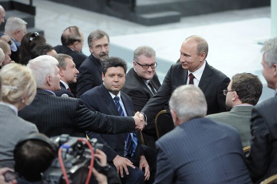 Putin meets with his representatives and Popular Front members