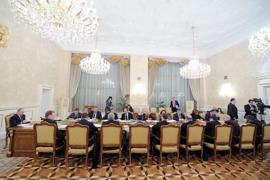 Vladimir Putin conducts Government presidium meeting