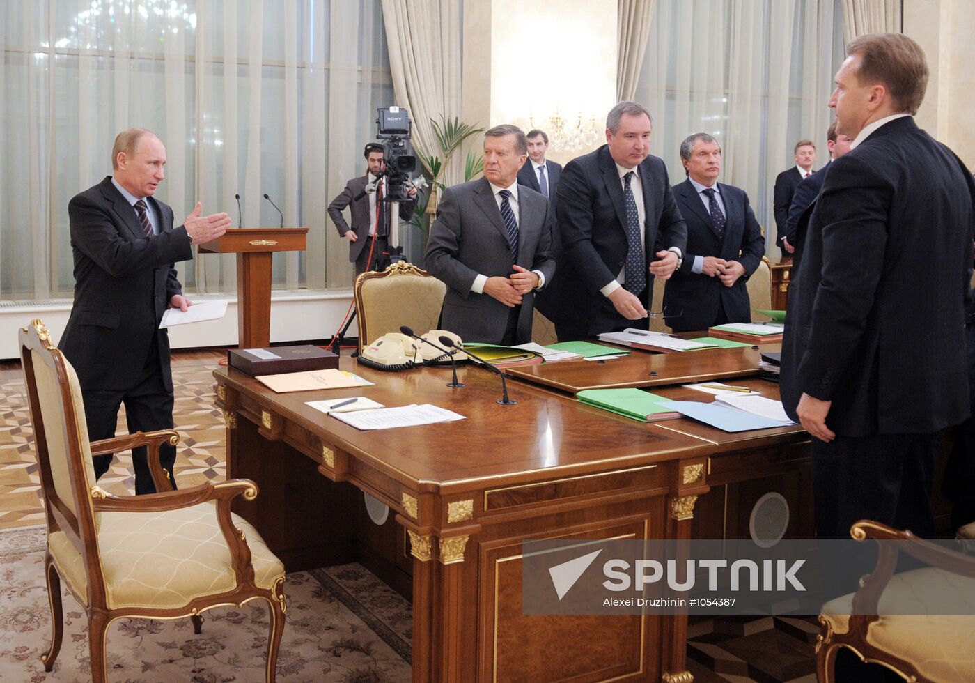 Vladimir Putin conducts Government presidium meeting