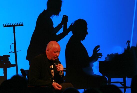 The Citizen Poet newsical in London