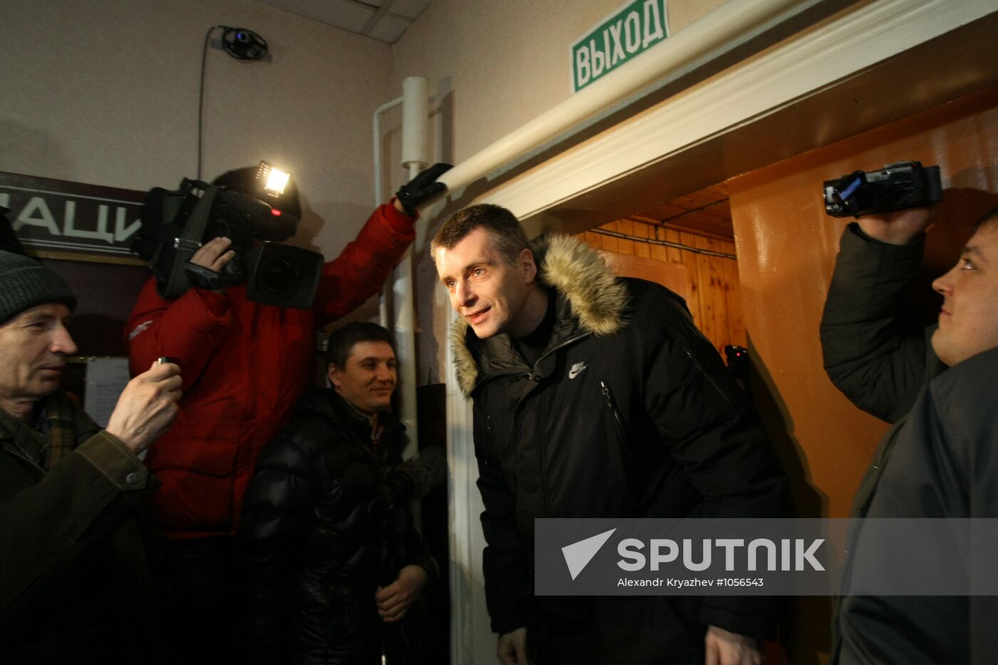 Russian presidential candidate Mikhail Prokhorov votes