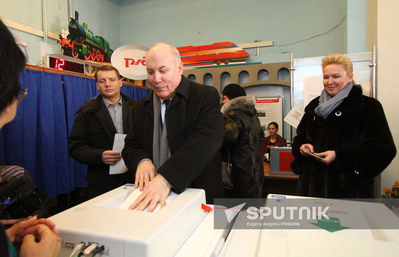 Famous people vote at presidential election in Russia