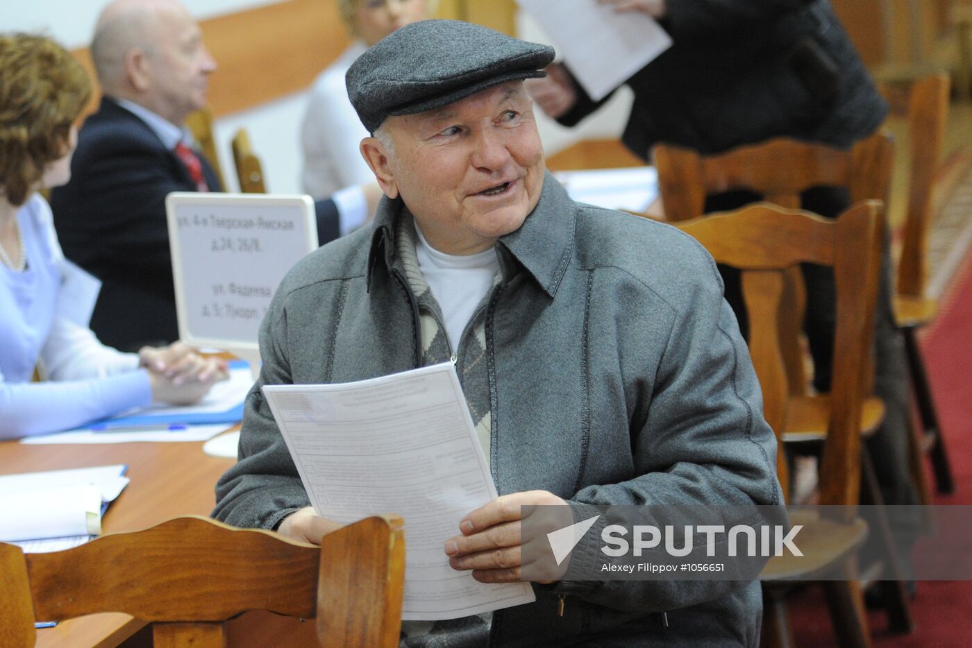 Yury Luzhkov votes in Russian presidential election