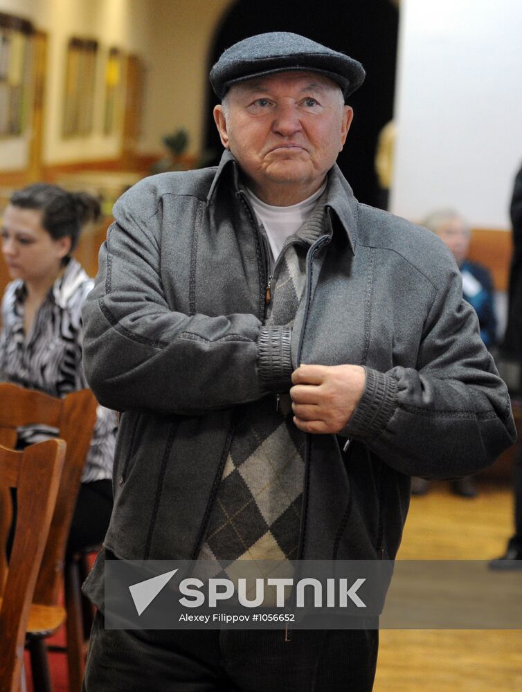 Yury Luzhkov votes in Russian presidential election