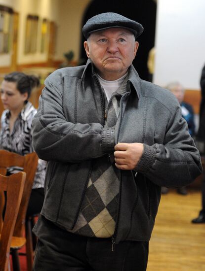 Yury Luzhkov votes in Russian presidential election