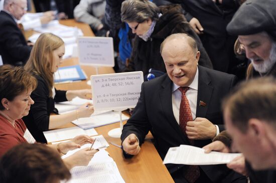 Gennady Zyuganov votes in Russian presidential election