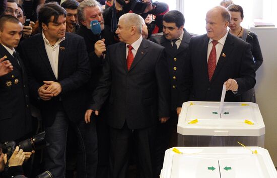 Gennady Zyuganov votes in Russian presidential election