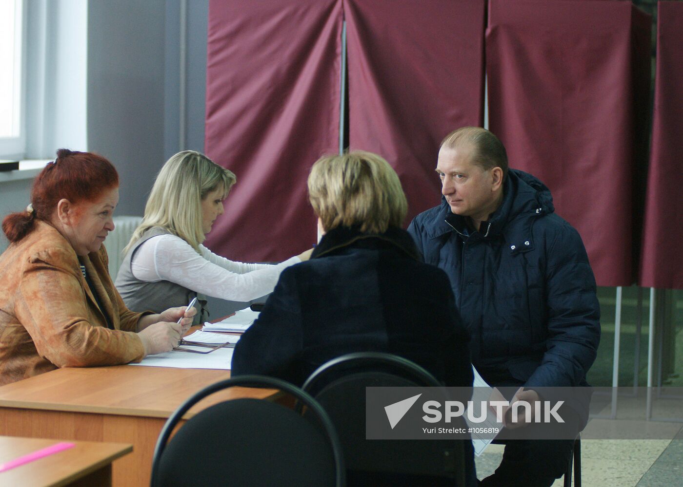 Famous people vote at presidential election in Russia