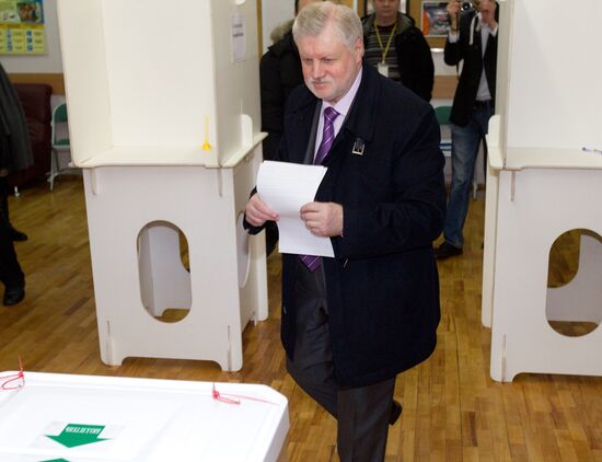 Sergei Mironov votes in Russian presidential election