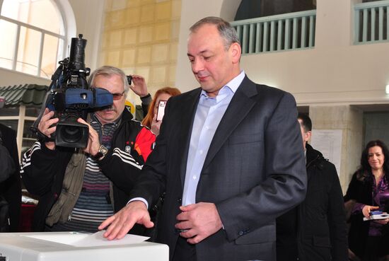 Head of Dagestan Magomedsalam Magomedov votes