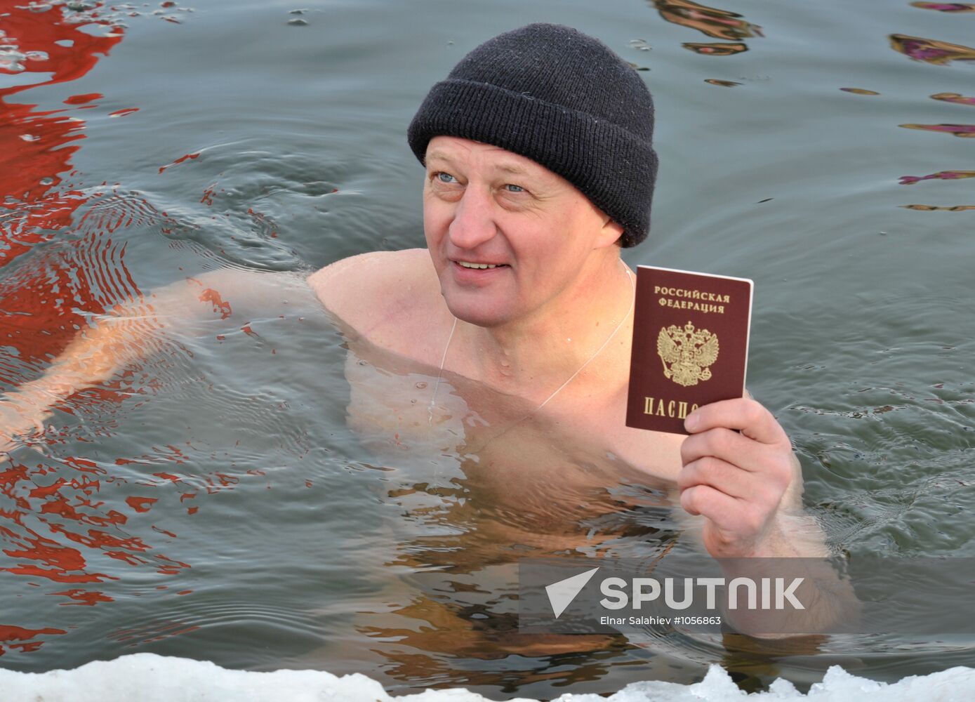 Ice swimmers vote in Novosibirsk