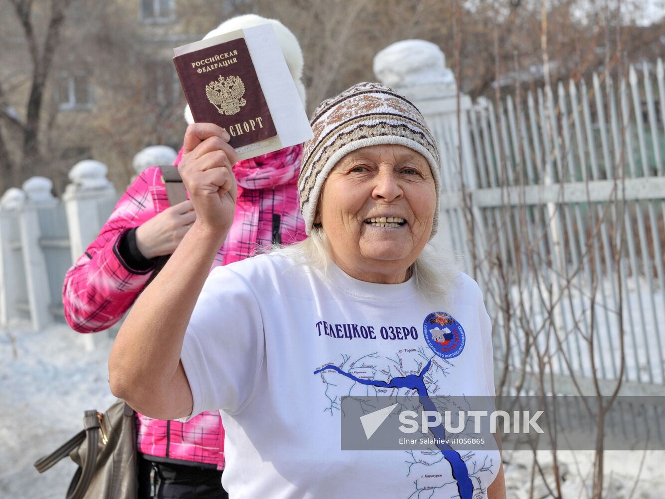 Ice swimmers vote in Novosibirsk
