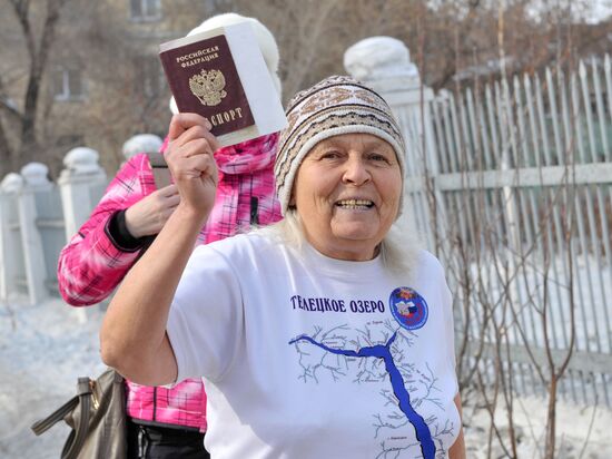 Ice swimmers vote in Novosibirsk