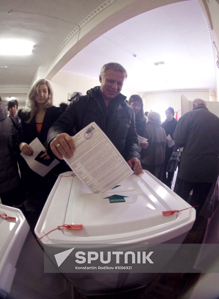 Celebrities vote during Russian presidential elections