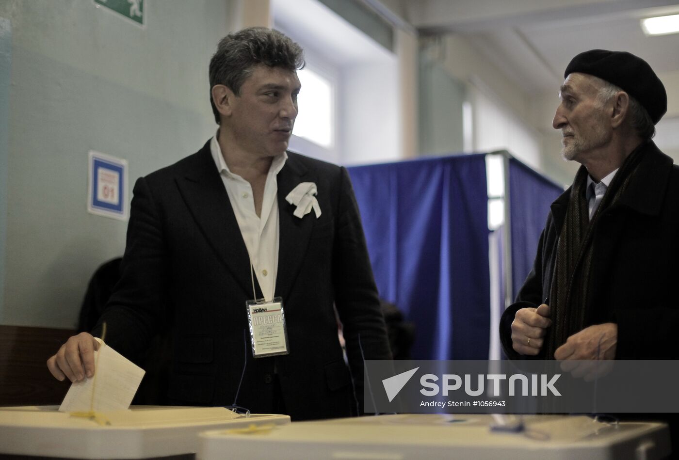 Boris Nemtsov votes in the Russian presidential election