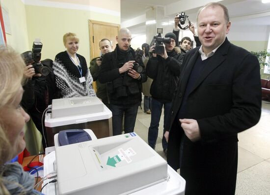 Nikolai Tsukanov votes in Russian presidential election