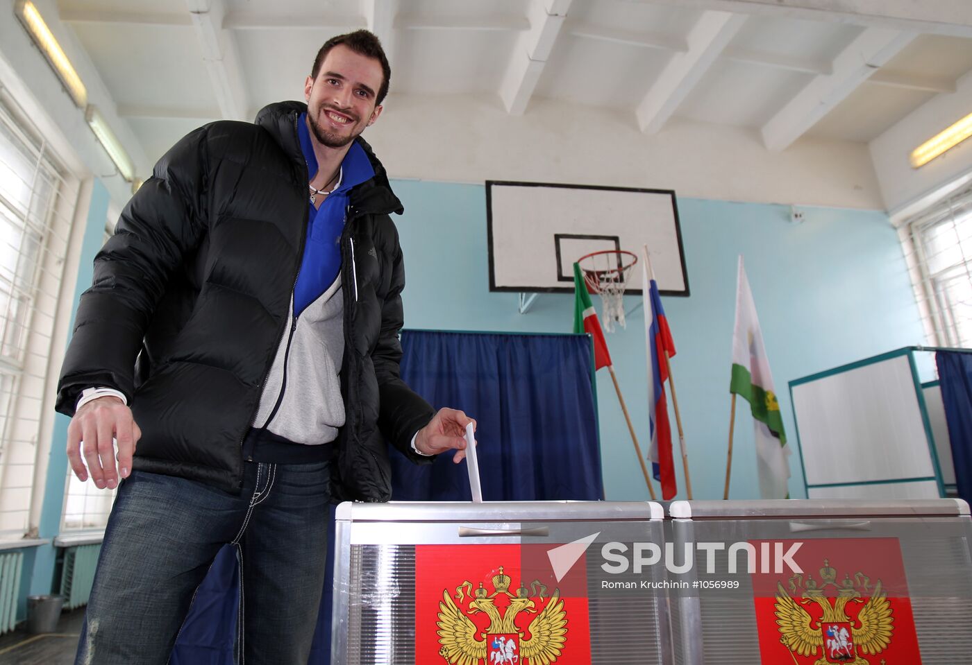 Alexander Volkov votes in Russian presidential election