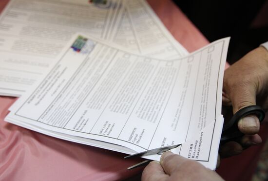 Vote counting at presidential election in Russia