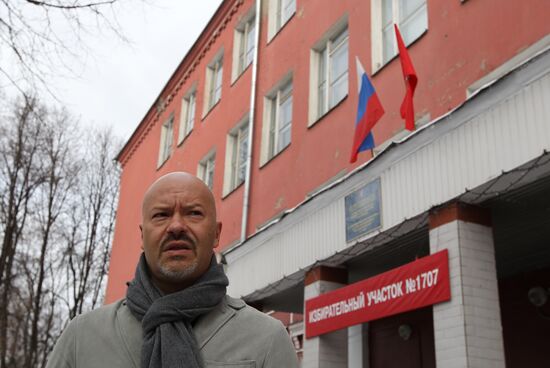 Filmmaker Fyodor Bondarchuk votes in presidential election