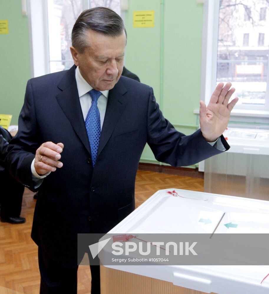 Viktor Zubkov votes in Russian presidential election