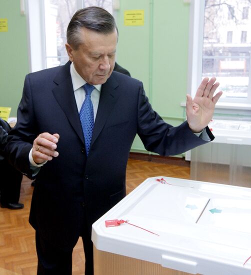 Viktor Zubkov votes in Russian presidential election