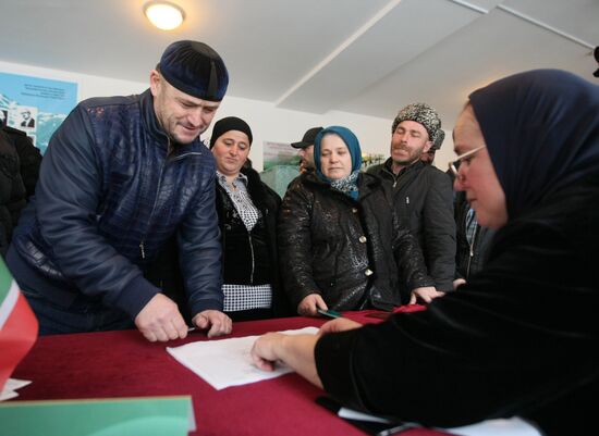 Chechnya votes in Russian presidential election