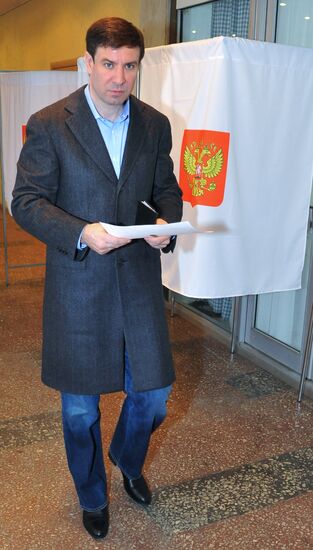 Mikhail Yurevich votes in Russian presidential election