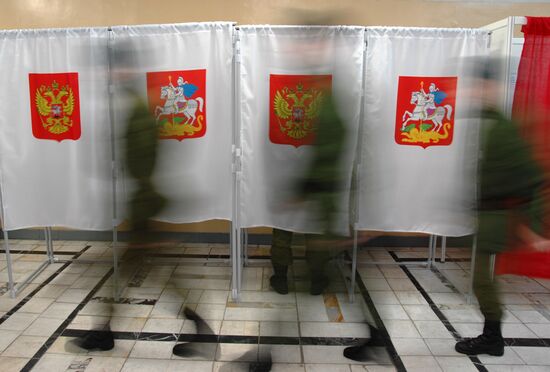 Servicemen vote in presidential election in Moscow Region
