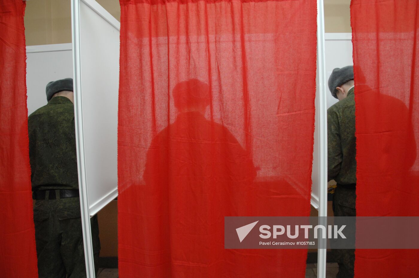 Servicemen vote in presidential election in Moscow Region
