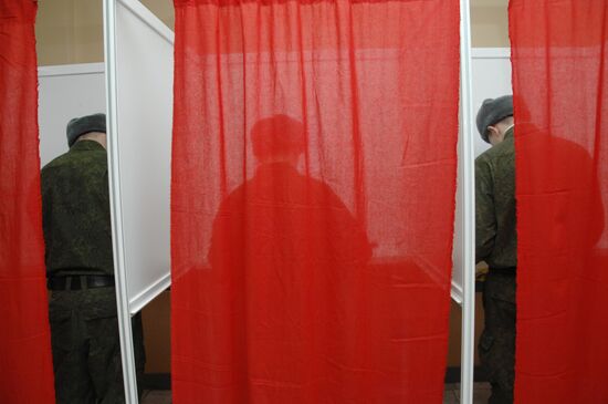 Servicemen vote in presidential election in Moscow Region