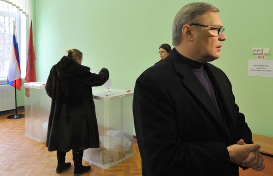 Mikhail Kasyanov votes in Russian presidential election