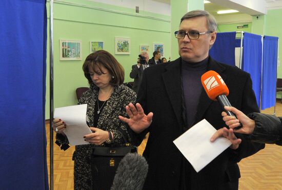 Mikhail Kasyanov votes in Russian presidential election