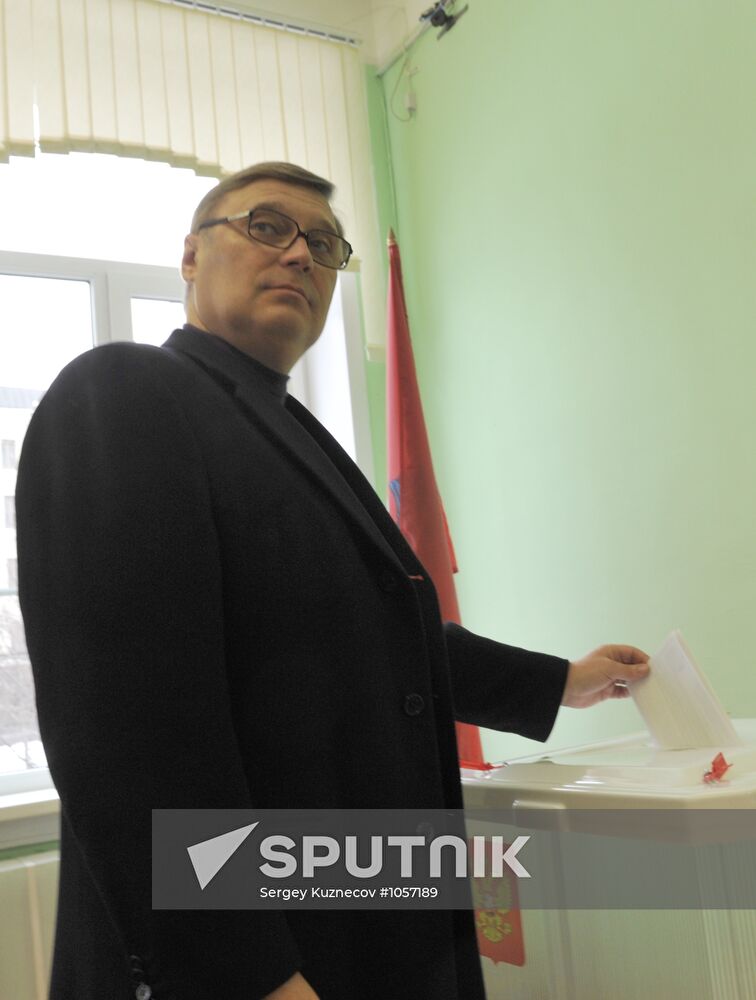 Mikhail Kasyanov votes in Russian presidential election