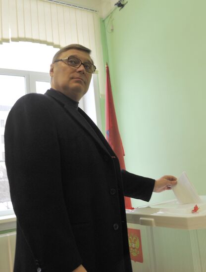 Mikhail Kasyanov votes in Russian presidential election